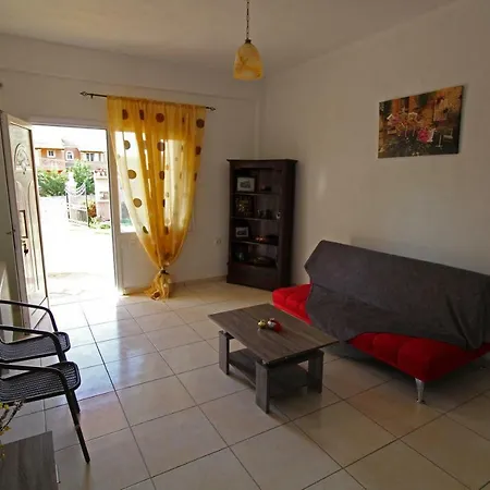 Holiday home Karoubis House *