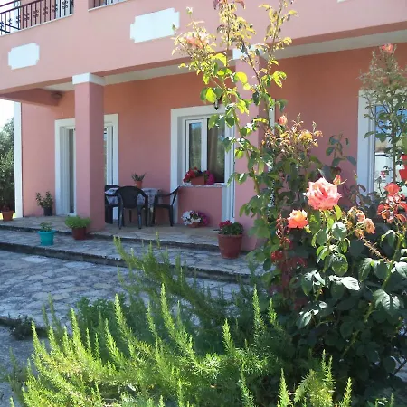 Holiday home Karoubis House Kavallouri